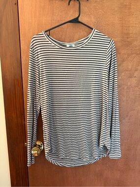 Old Navy Black and White Striped Long-Sleeve Tee